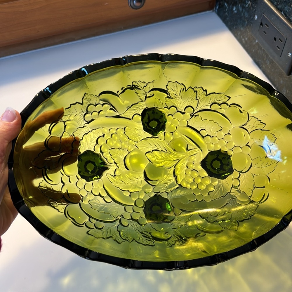 Indiana Glass green footed serving display bowl embossed fruit - Picture 3 of 6